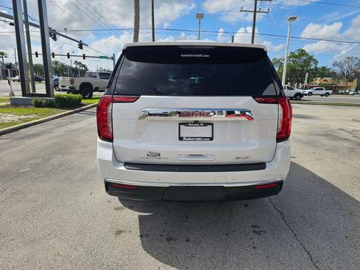 White Frost Tricoat 2021 GMC Yukon SLT