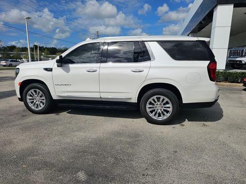 White Frost Tricoat 2021 GMC Yukon SLT