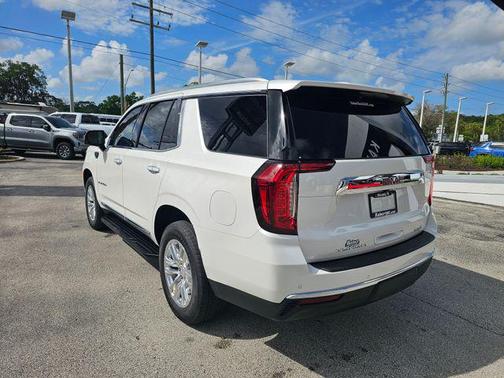 White Frost Tricoat 2021 GMC Yukon SLT