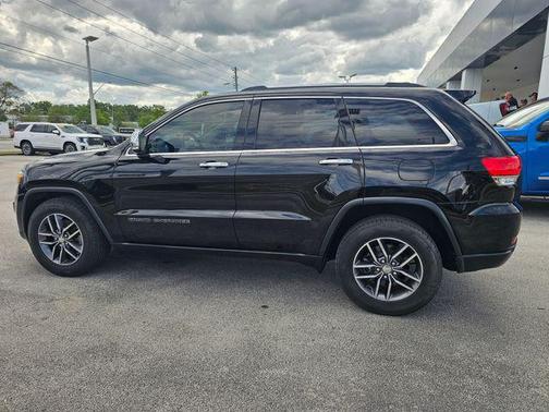 Diamond Black Crystal Pearlcoat 2017 Jeep Grand Cherokee Limited