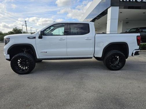 2025 GMC Sierra 1500 AT4