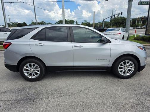 Silver Ice Metallic 2021 Chevrolet Equinox LS