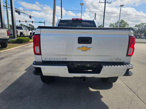 Pearl 2018 Chevrolet Silverado 1500 High Country