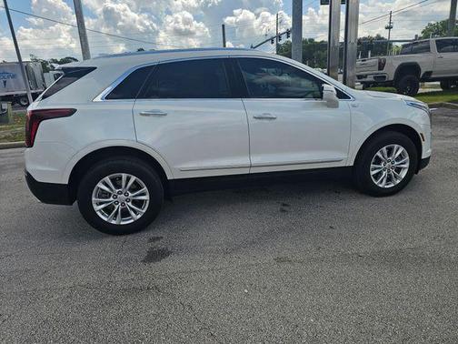 Crystal White Tricoat 2023 Cadillac XT5 Luxury