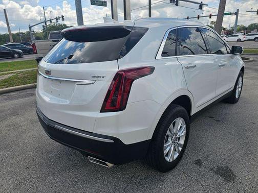 Crystal White Tricoat 2023 Cadillac XT5 Luxury