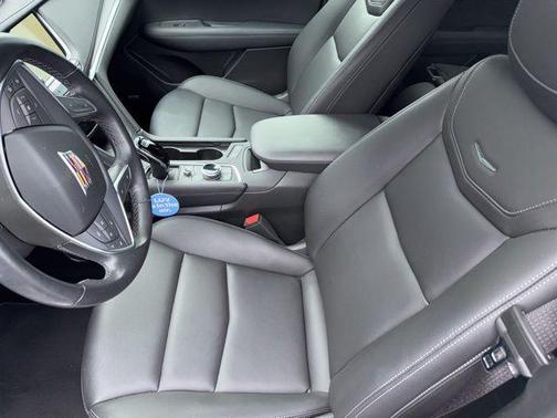 Crystal White Tricoat 2023 Cadillac XT5 Luxury