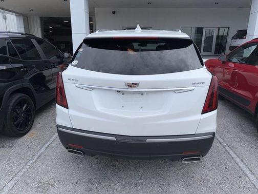 Crystal White Tricoat 2023 Cadillac XT5 Luxury
