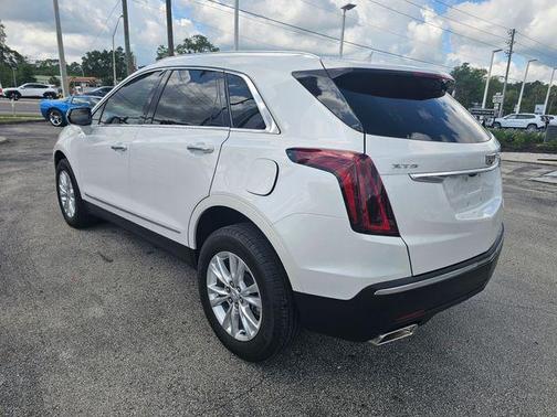 Crystal White Tricoat 2023 Cadillac XT5 Luxury