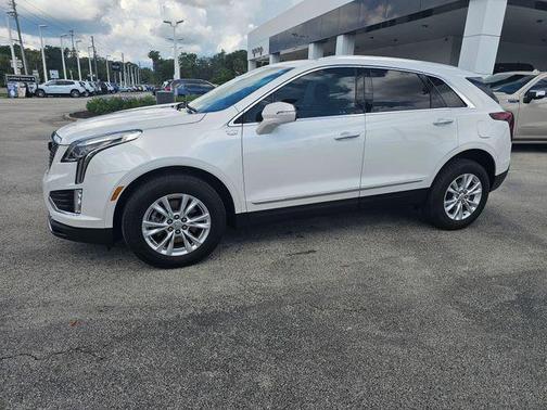 Crystal White Tricoat 2023 Cadillac XT5 Luxury