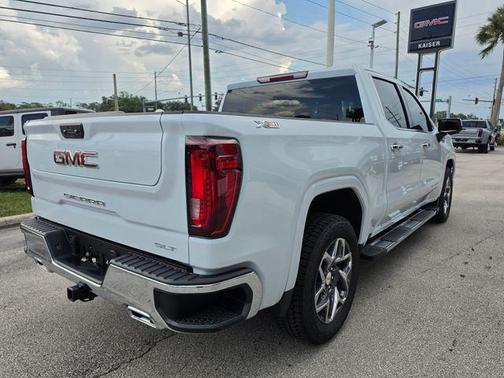 Glacier White Tricoat 2026 GMC Sierra 1500 SLT