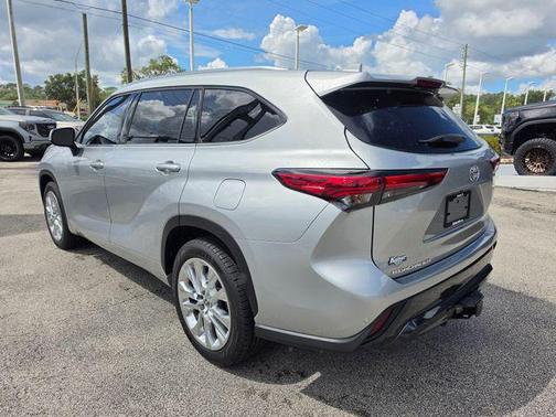 Celestial Silver Metallic 2021 Toyota Highlander Platinum