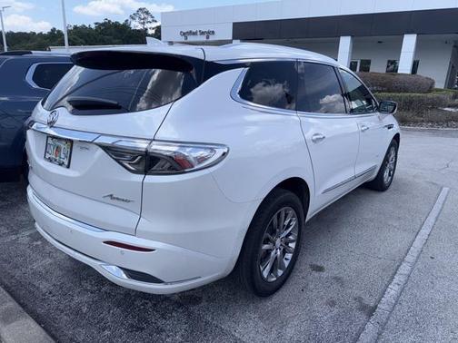 2022 Buick Enclave FWD Avenir