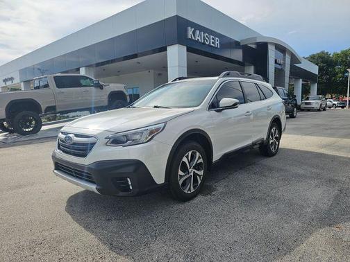 Crystal White Pearl 2022 Subaru Outback Limited