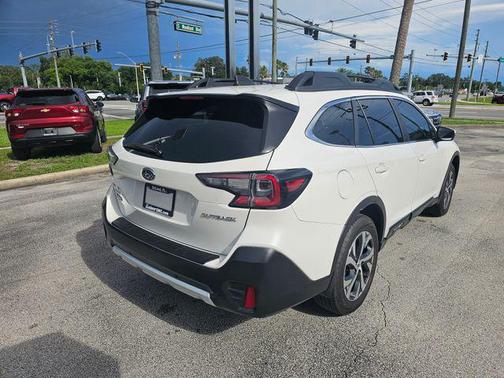 Crystal White Pearl 2022 Subaru Outback Limited