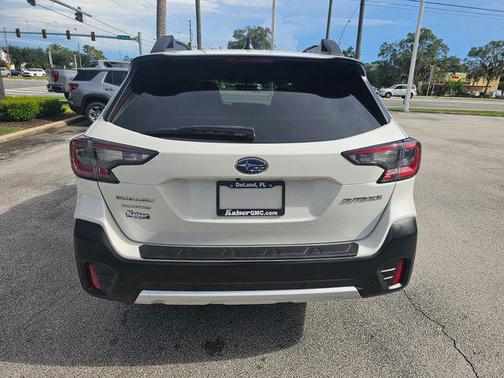 Crystal White Pearl 2022 Subaru Outback Limited