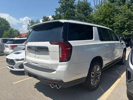 White Frost Tricoat 2023 GMC Yukon XL Denali Ultimate