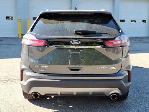 Magnetic 2019 Ford Edge Titanium