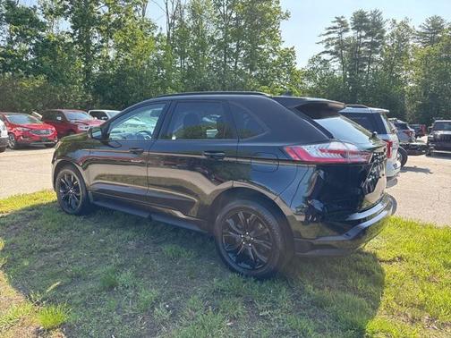 2022 Ford Edge SE