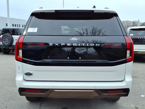 Star White Metallic Tri-Coat 2026 Ford Expedition King Ranch