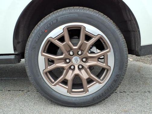 Star White Metallic Tri-Coat 2026 Ford Expedition King Ranch