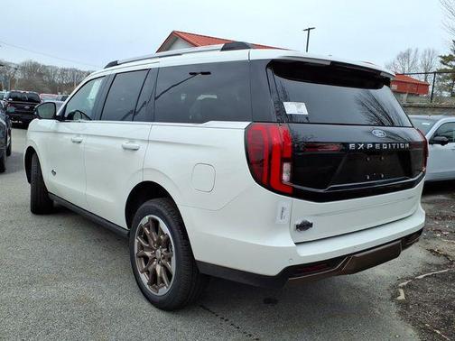 Star White Metallic Tri-Coat 2026 Ford Expedition King Ranch