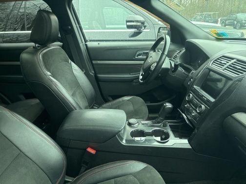 Magnetic Metallic 2018 Ford Explorer XLT