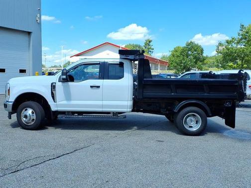 Oxford White 2024 Ford F-350 XLT
