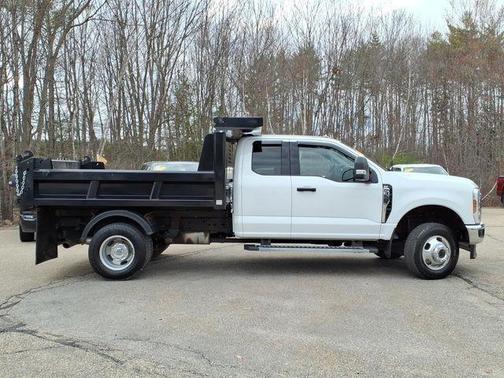 Oxford White 2024 Ford F-350 XLT