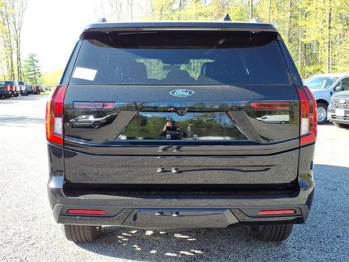 Agate Black Metallic 2026 Ford Expedition Platinum