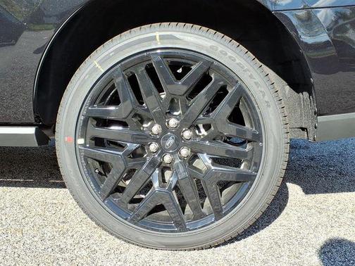 Agate Black Metallic 2026 Ford Expedition Platinum