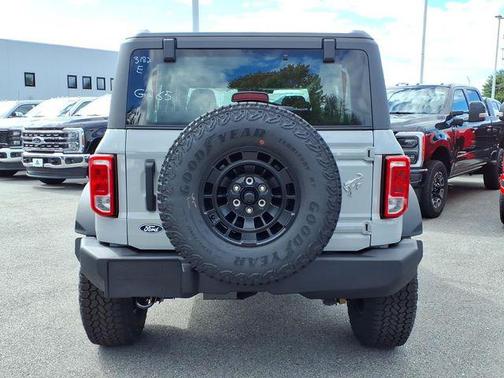 Avalanche Gray 2026 Ford Bronco Base