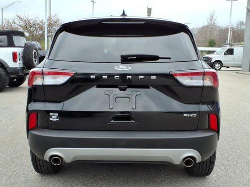 Agate Black Metallic 2022 Ford Escape SE