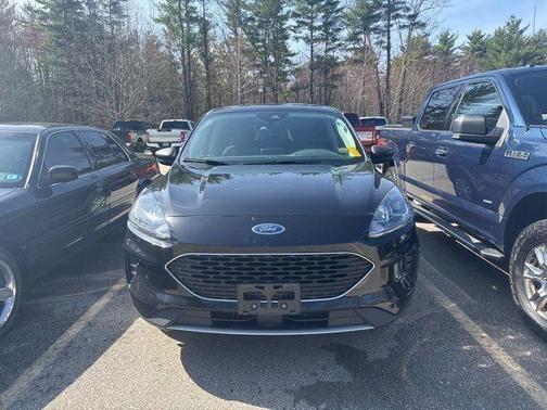 Agate Black Metallic 2022 Ford Escape SE