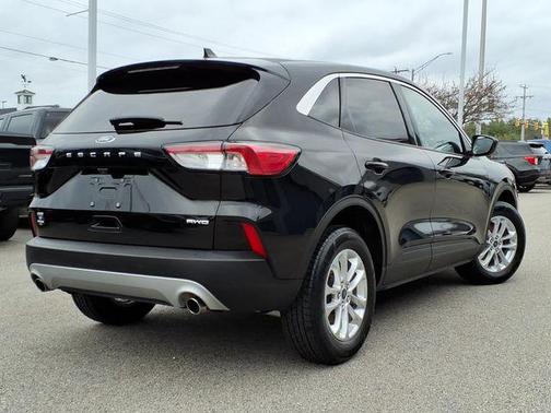 Agate Black Metallic 2022 Ford Escape SE