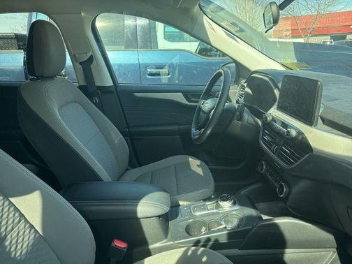 Agate Black Metallic 2022 Ford Escape SE