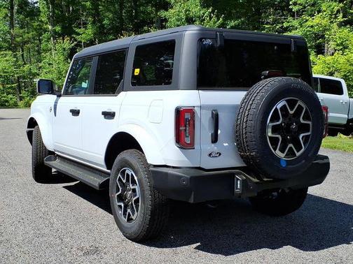 Oxford White 2026 Ford Bronco Outer Banks