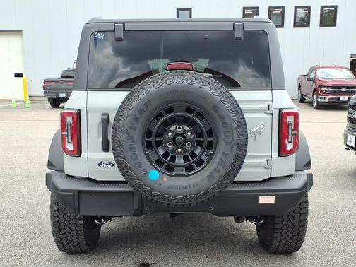 Avalanche Gray 2026 Ford Bronco Badlands