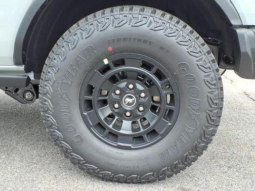 Avalanche Gray 2026 Ford Bronco Badlands