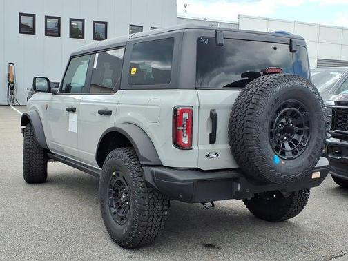 Avalanche Gray 2026 Ford Bronco Badlands