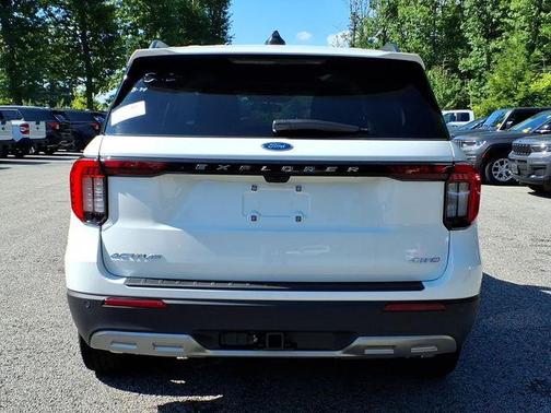 Star White Metallic Tri-Coat 2026 Ford Explorer Active