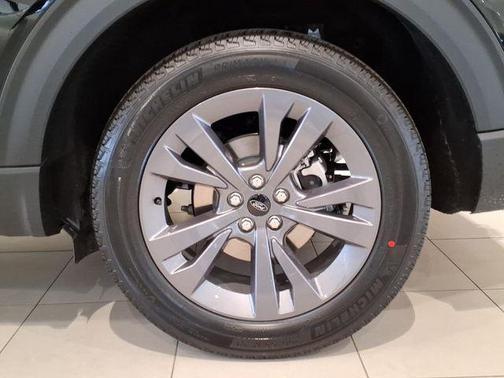 Agate Black Metallic 2026 Ford Explorer Active w/200A Pkg