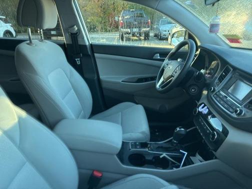 2017 Hyundai TUCSON SE