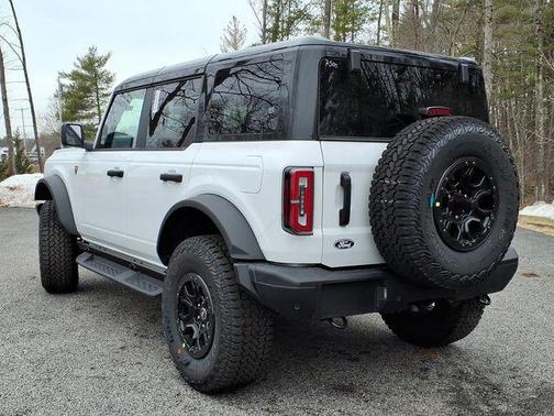 Oxford White 2026 Ford Bronco Badlands