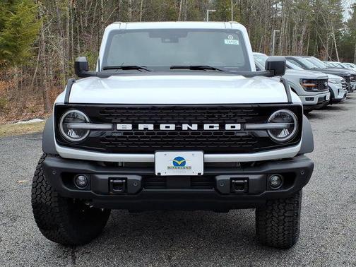 Oxford White 2026 Ford Bronco Badlands