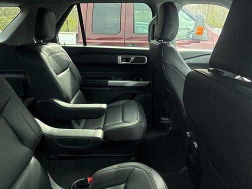 Iconic Silver Metallic 2022 Ford Explorer XLT