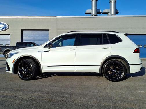 2023 Volkswagen Tiguan 2.0T SE R-Line Black