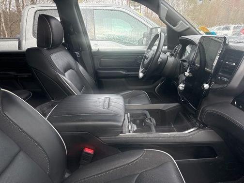 Diamond Black Crystal Pearlcoat 2025 RAM 1500 Limited