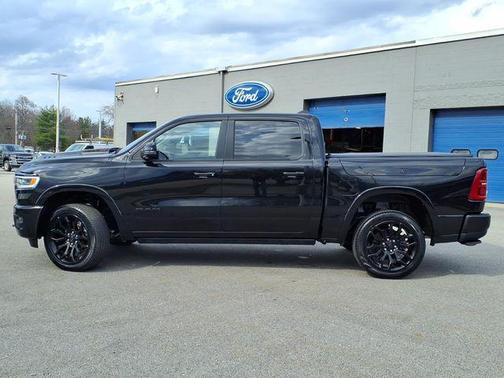 Diamond Black Crystal Pearlcoat 2025 RAM 1500 Limited
