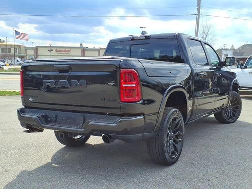 Diamond Black Crystal Pearlcoat 2025 RAM 1500 Limited