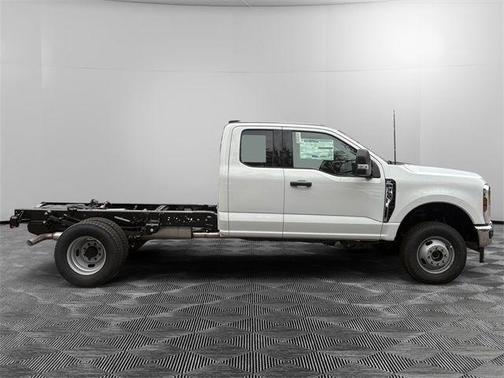 Oxford White 2026 Ford F-350 XLT